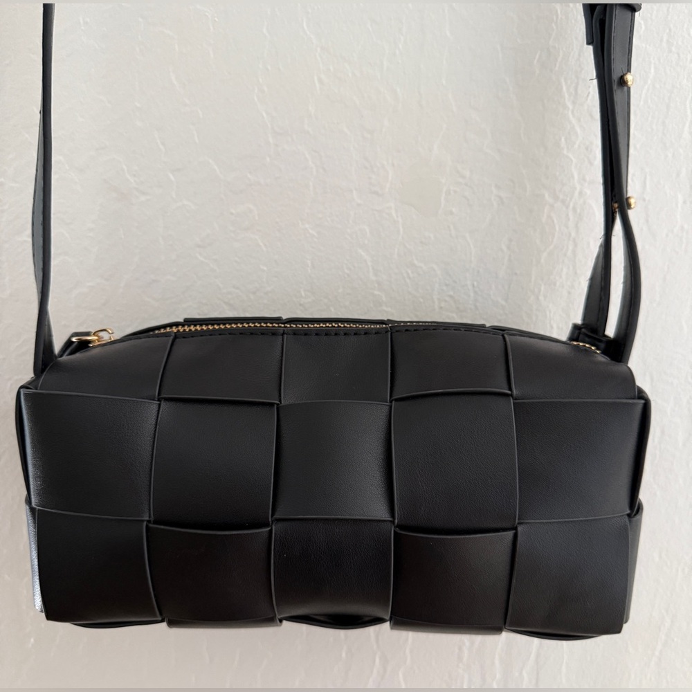 Elegant Black Woven Leather Shoulder Bag